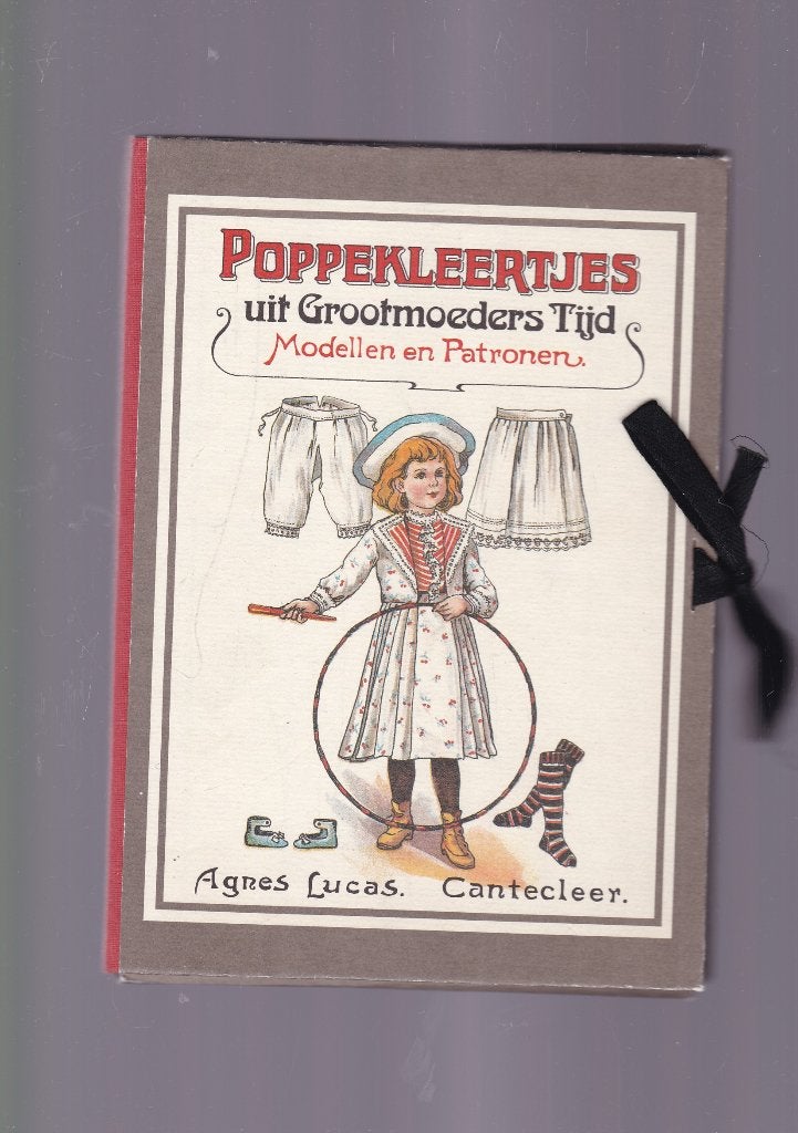 Agnes Lucas ; Poppekleertjes uit grootmoeders tijd  Patronen, Ophalen of Verzenden, Zo goed als nieuw, Borduren en Naaien, Geschikt voor kinderen