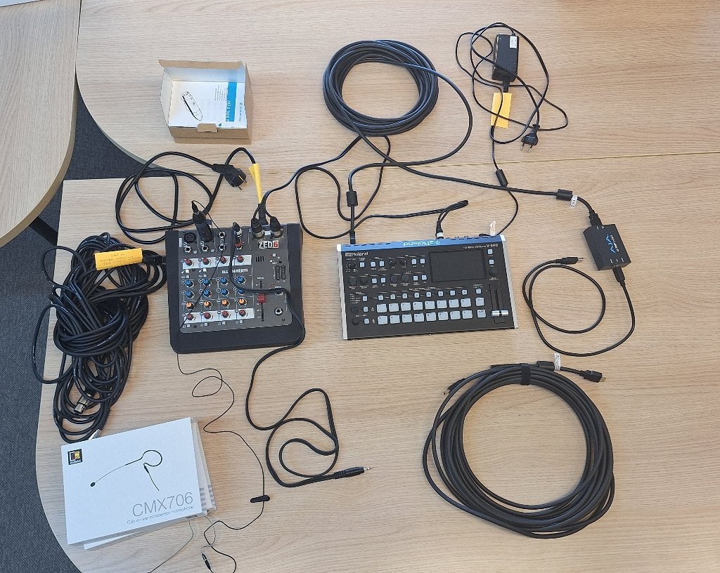 Complete audiovisuele setup: mixer, microfoons & switchboard, Ophalen of Verzenden, Zo goed als nieuw