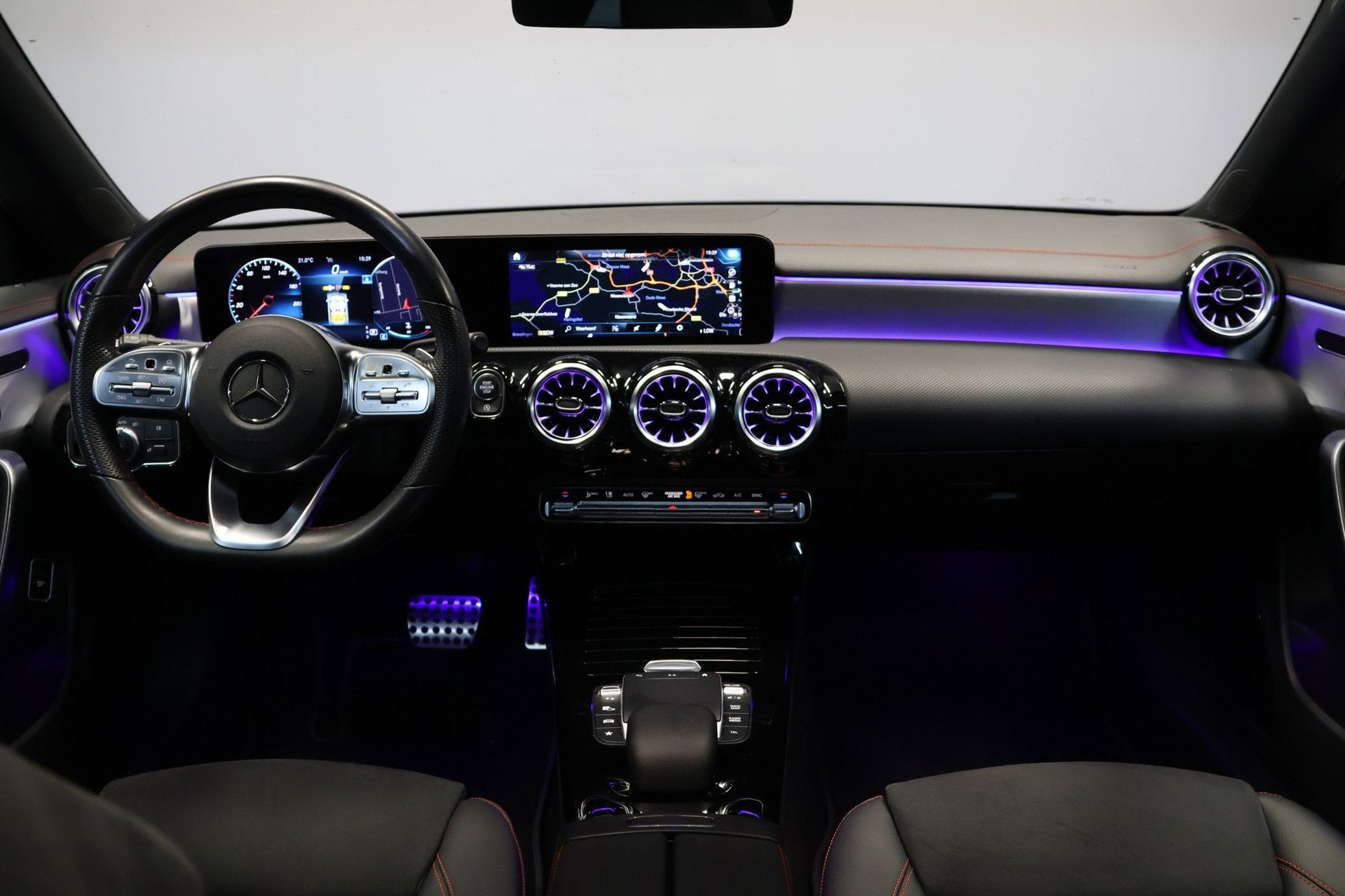 Mercedes-Benz CLA-klasse 200 Business Solution AMG |Panorama, Gebruikt, 4 cilinders, 715 kg, 163 pk