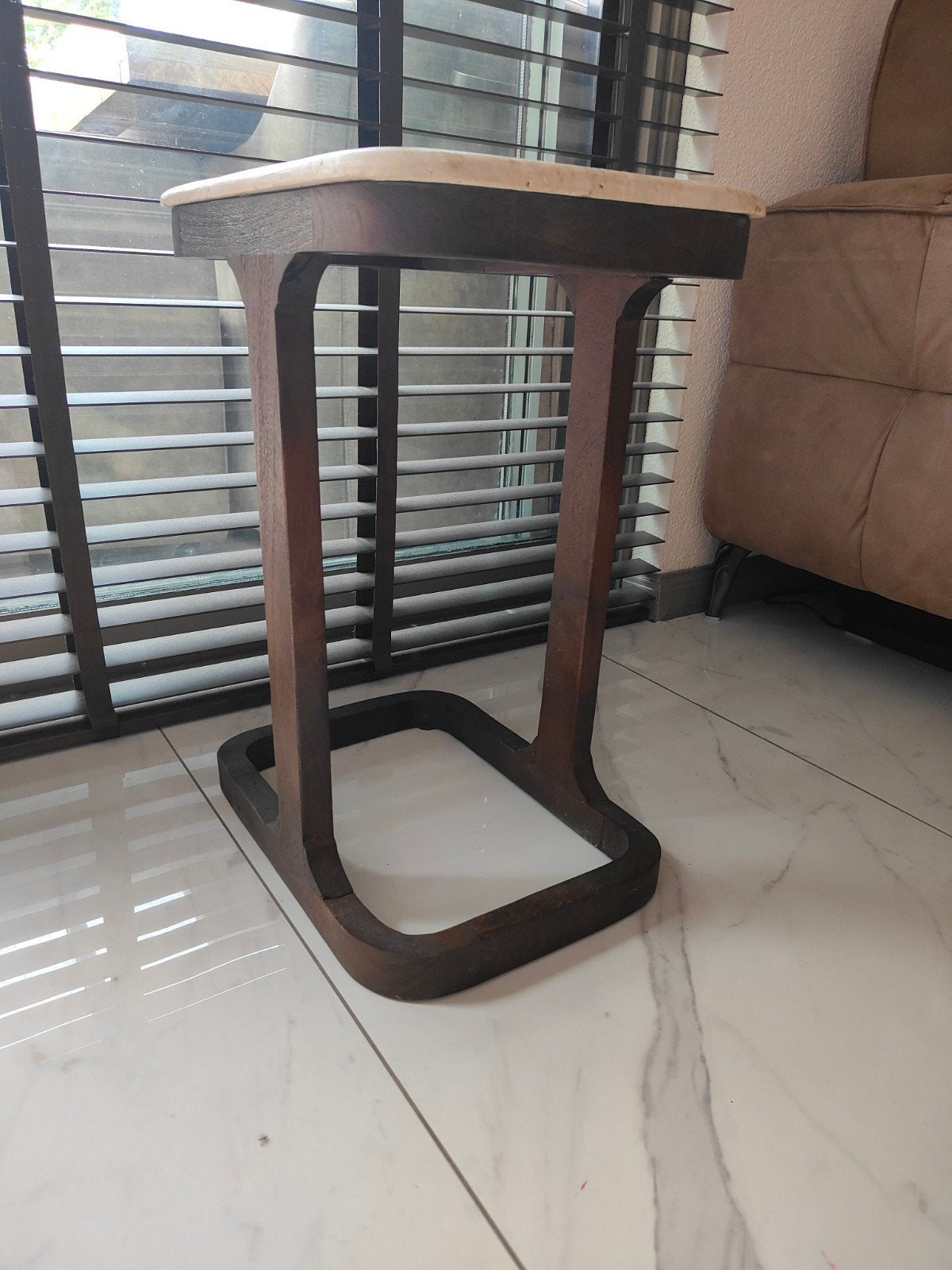 Elenora Elegante bijzettafel met travertin blad, Ophalen, Minder dan 55 cm, Gebruikt, Modern, Elegant