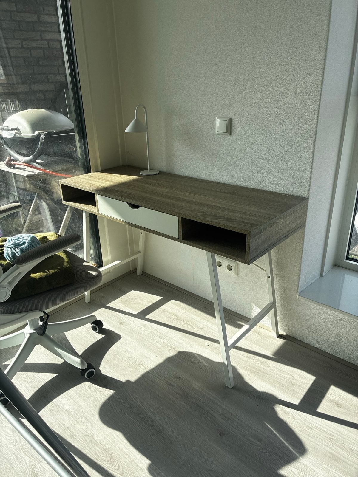 Jysk Bureau ABBETVED 48x120 licht eiken kleur/wit, Ophalen, Spaanplaat of MDF, Zo goed als nieuw, Jysk