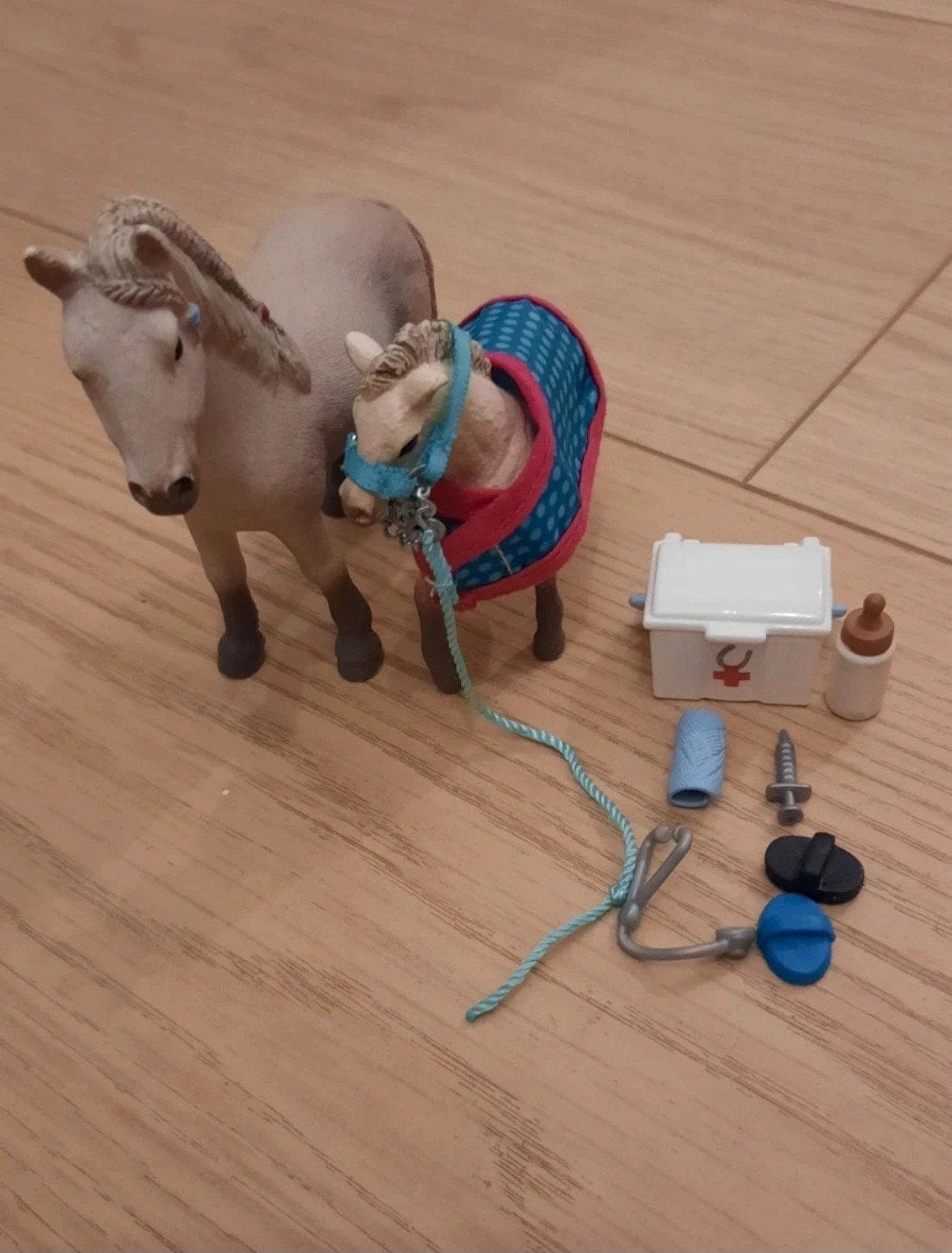schleich dierenarts setje en 2 paardjes, Ophalen of Verzenden, Zo goed als nieuw