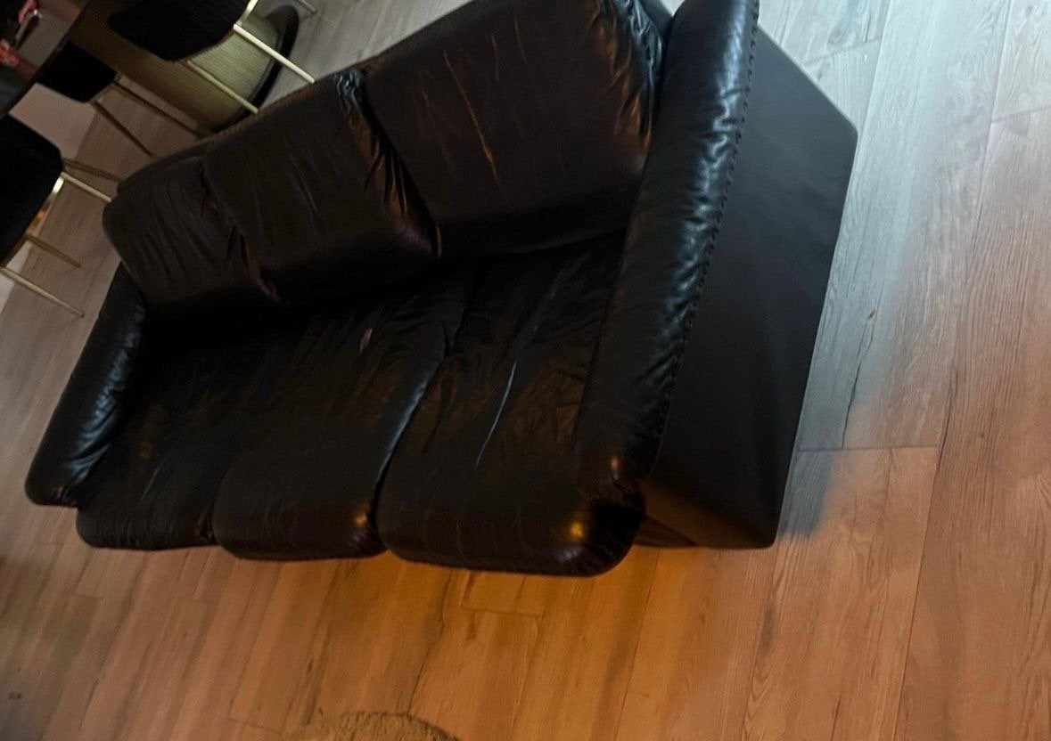 Zwarte leren bankstel met fauteuils, Gebruikt, Driepersoons, Ophalen of Verzenden, Rechte bank