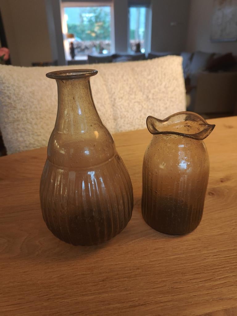 Weldaad Amsterdam 2 glazen vaasjes oud bruin glas ribbel, Huis en Inrichting, Woonaccessoires | Vazen, Zo goed als nieuw, Overige kleuren
