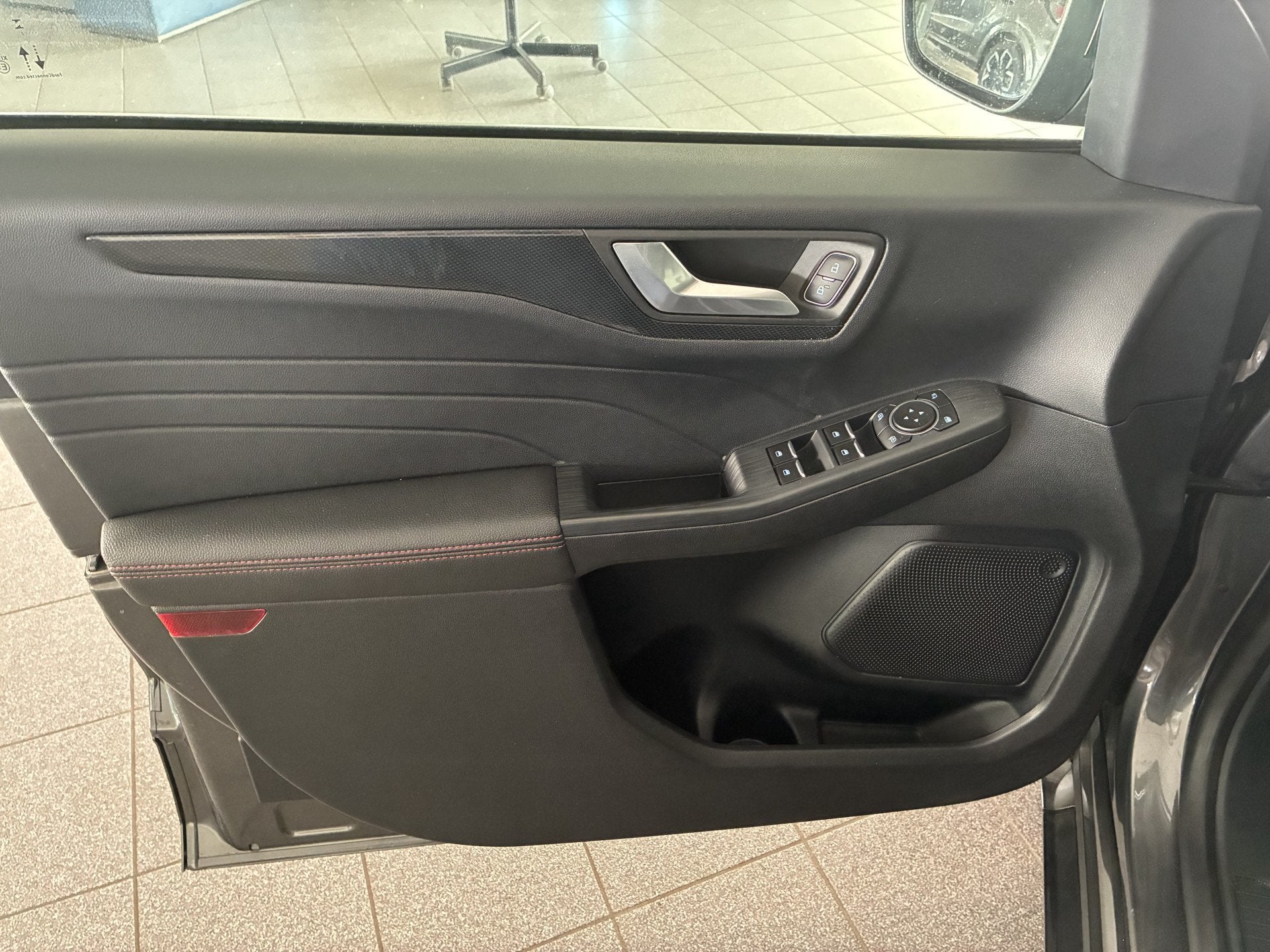 Foto 12 van Ford Kuga 2.5 PHEV ST-Line X-20 inch-trekhaak winterpakket