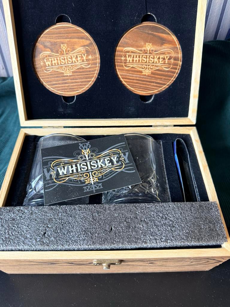 Whiskey Cadeauset met Glazen, Onderzetters en IJsklontjes, Ophalen, Meerkleurig, Zo goed als nieuw, Modern