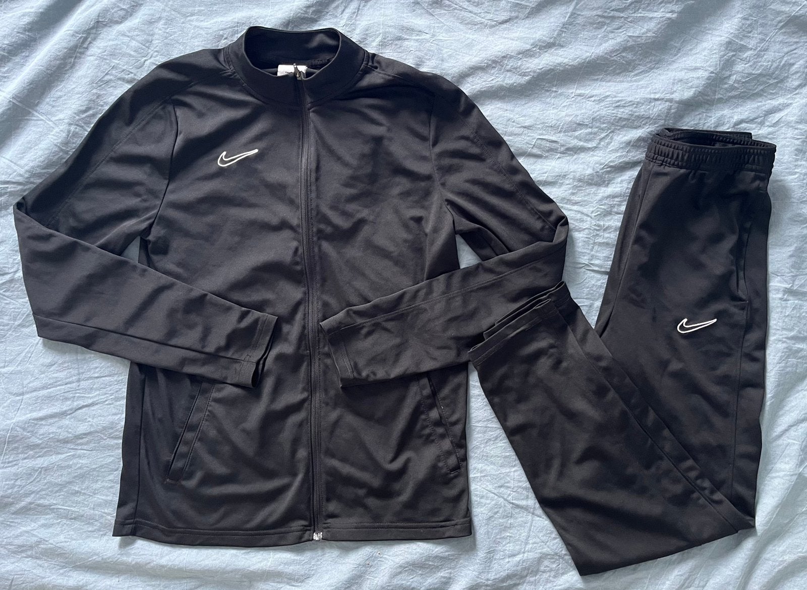 Nike Dri‑Fit trainingspak mt 158‑170 XL youth tracksuit, Ophalen of Verzenden, Zo goed als nieuw, Jongen of Meisje, Sport- of Zwemkleding