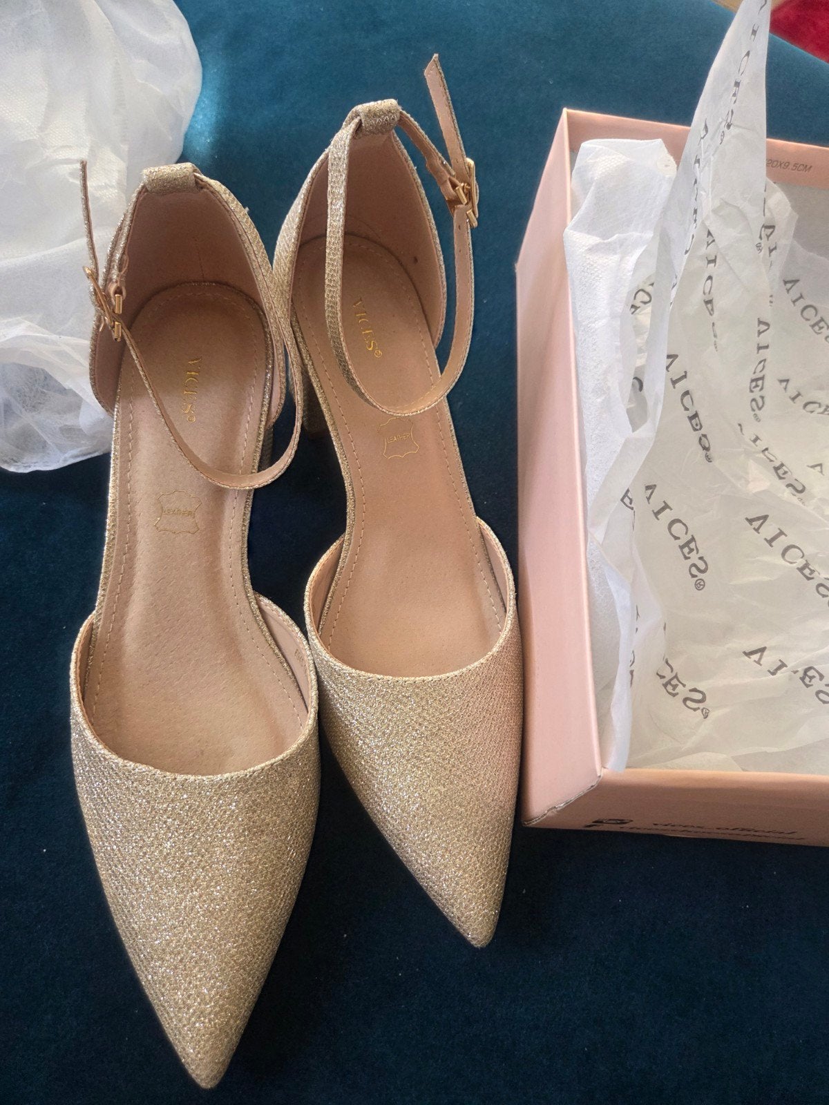 Prachtig Elegante damespumps Goud Kleur️ Nieuw !!!, Ophalen of Verzenden, Nieuw, Overige kleuren