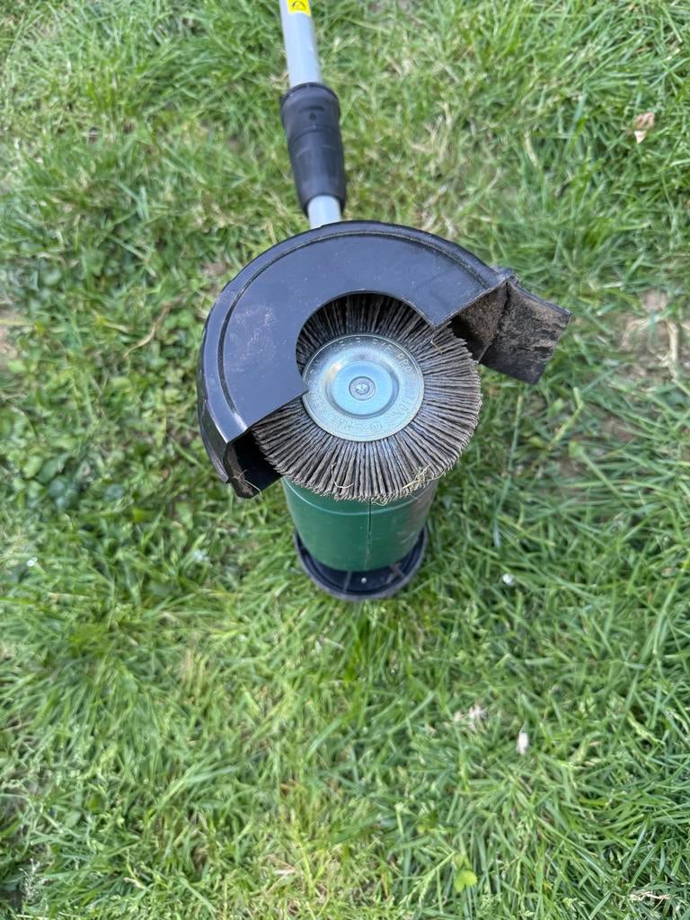 Elektrische onkruidborstel voor terras en bestrating, Ophalen of Verzenden, Gebruikt