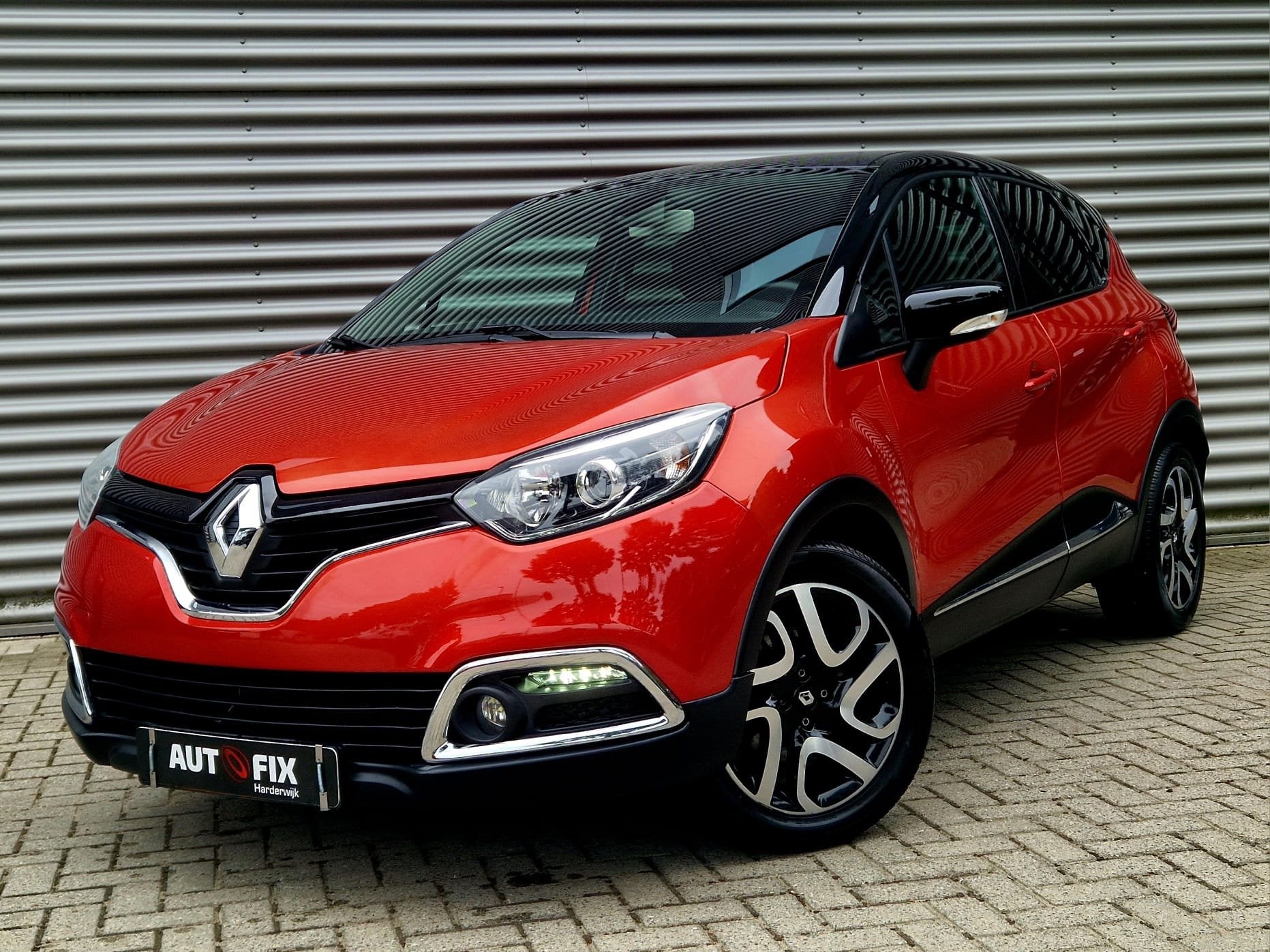 Renault Captur 1.2 TCe Helly Hansen / Automaat / Nieuwe kett, Euro 5, 4 cilinders, Parkeersensor, SUV of Terreinwagen