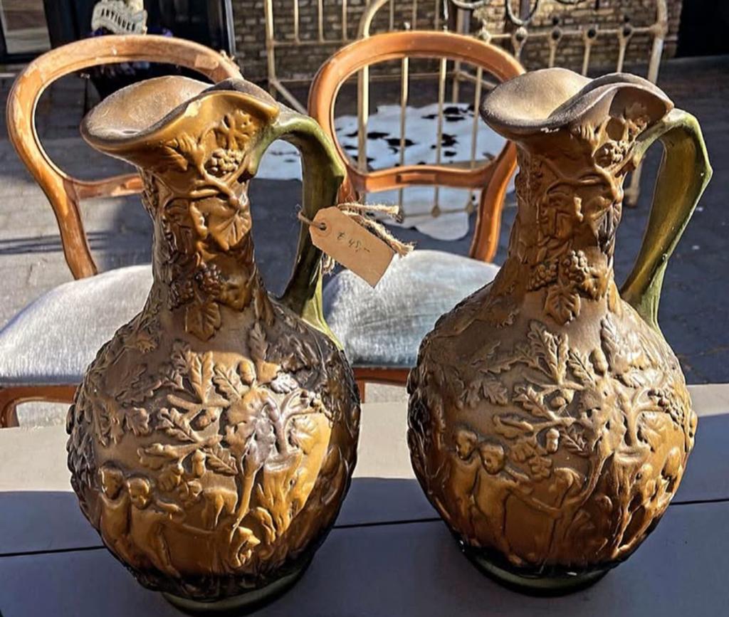Twee Mooi Bewerkte Franse Brocante Vazen, Ophalen of Verzenden