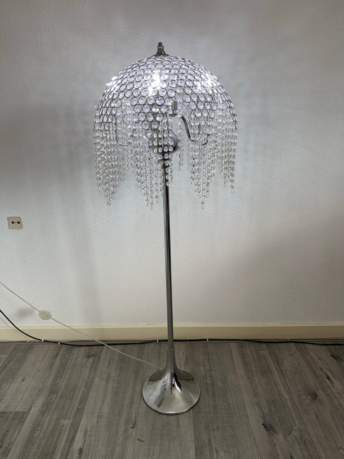 Moderne Staande Lamp met Kristallen Kap, Ophalen, E14 (klein), Zo goed als nieuw, Metaal