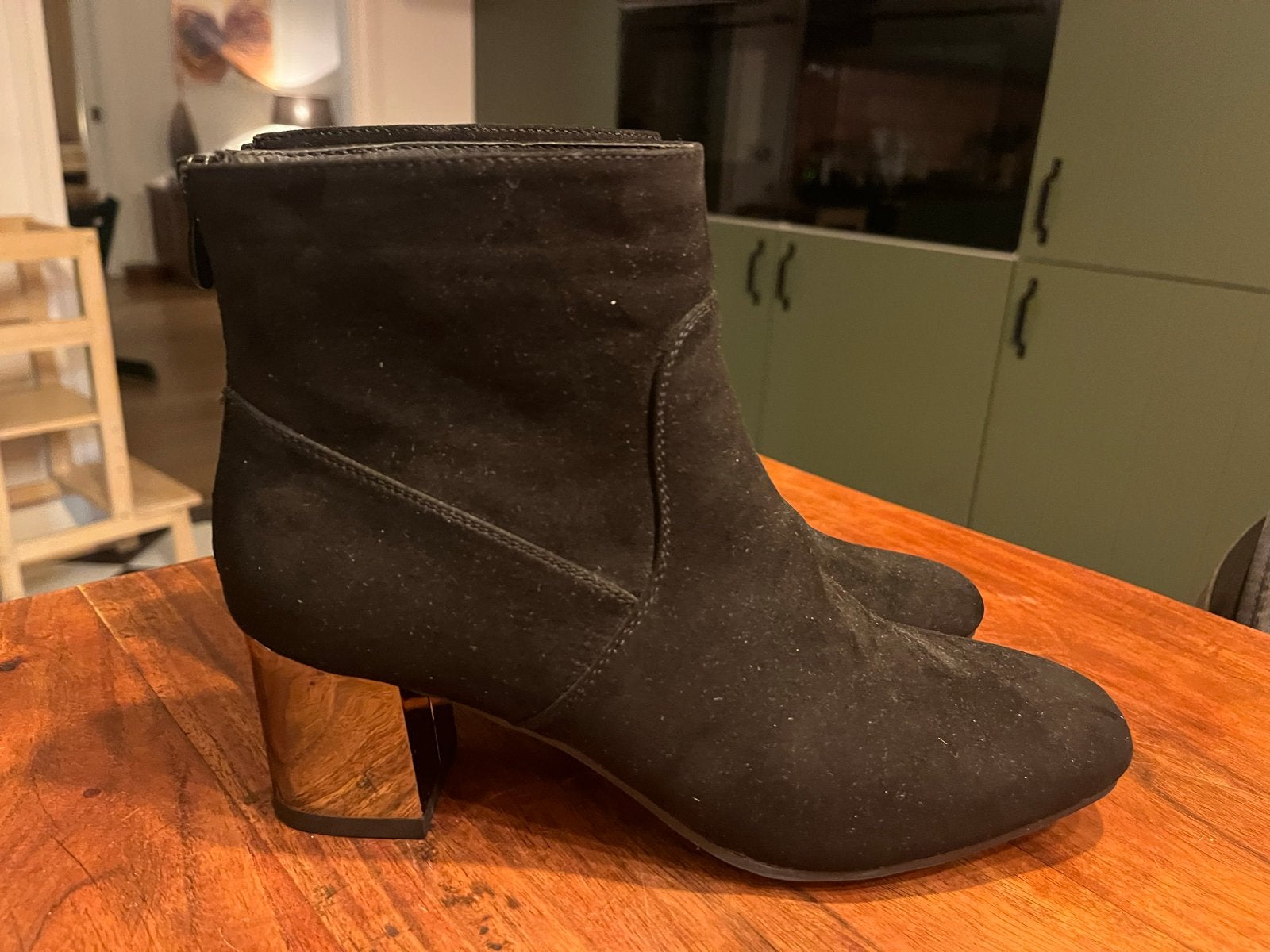 Zwarte enkellaarsjes met glimmende hak - maat 38, Kleding | Dames, Zwart, Lage of Enkellaarzen, Ophalen of Verzenden, Zo goed als nieuw