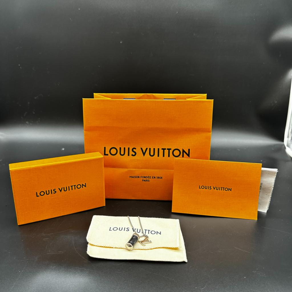 Louis Vuitton Monogram Eclipse Charms Necklace, Sieraden, Tassen en Uiterlijk, Kettingen, Zo goed als nieuw