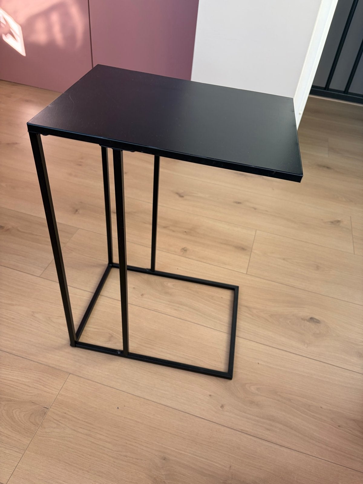 Zwarte bijzettafel - Modern en functioneel, Ophalen, Metaal of Aluminium, 55 tot 75 cm, Zo goed als nieuw