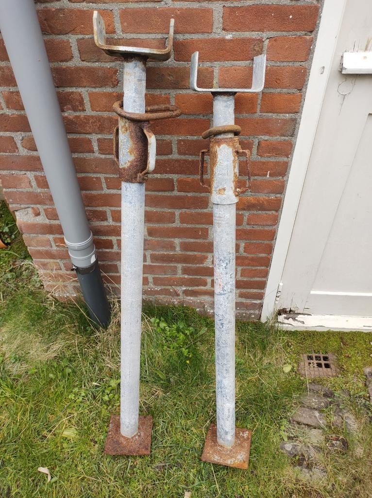 Bouwstempels 2x (ingekort) +/-110-190cm, Doe-het-zelf en Verbouw, Steigers, Ophalen, Gebruikt, Overige typen, Minder dan 2 meter