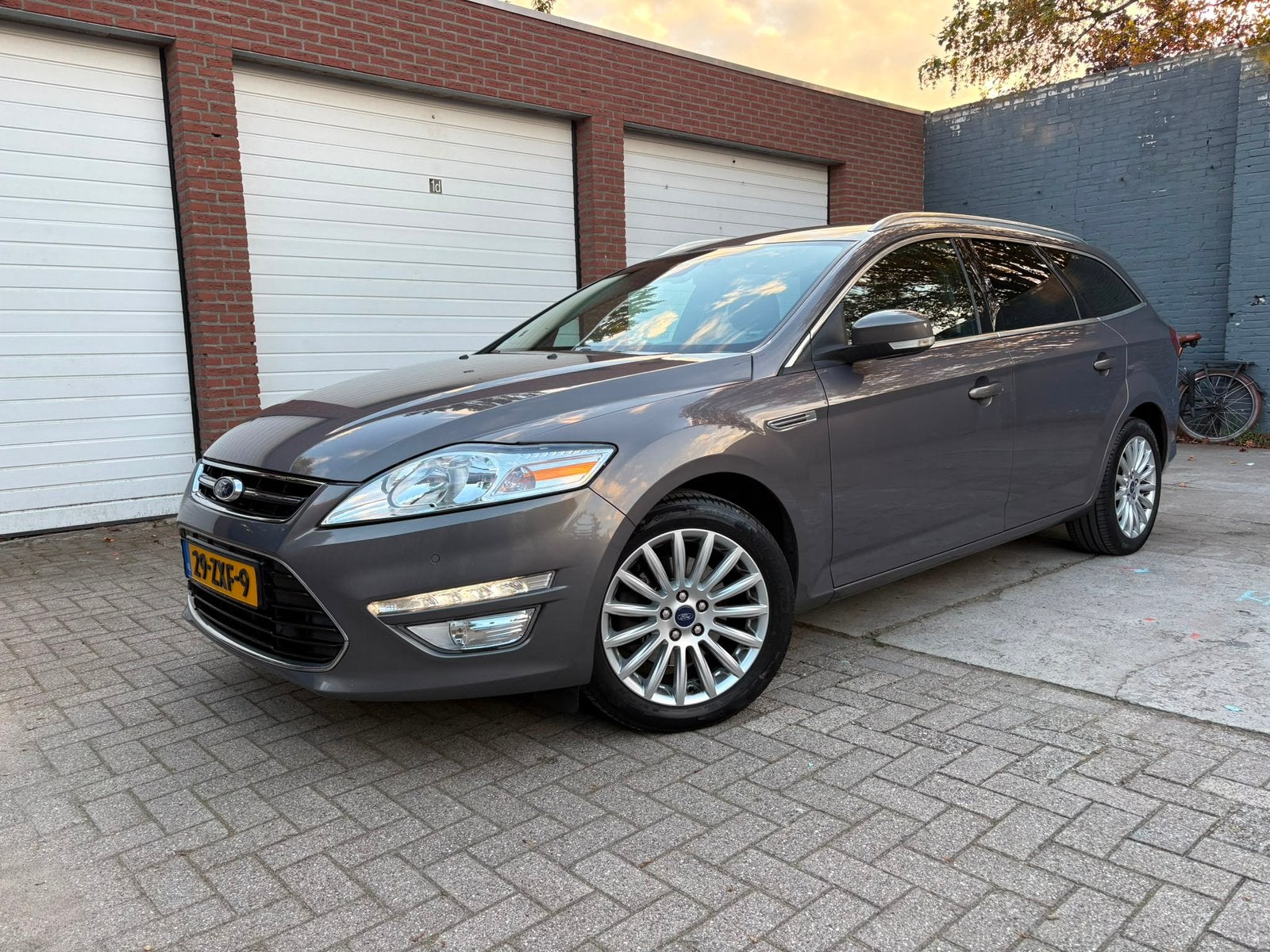 Ford Mondeo Wagon 1.6 EcoBoost Titanium 1e Eig Dealer Onder, Auto's, Voorwielaandrijving, 1596 cc, Stof, Zwart