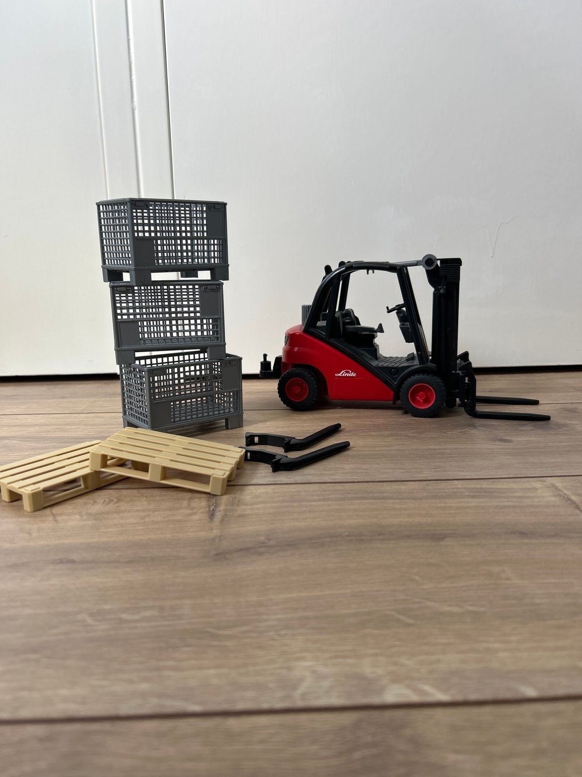 Bruder Linde Vorkheftruck Speelgoed met Accessoires, Ophalen of Verzenden, Zo goed als nieuw