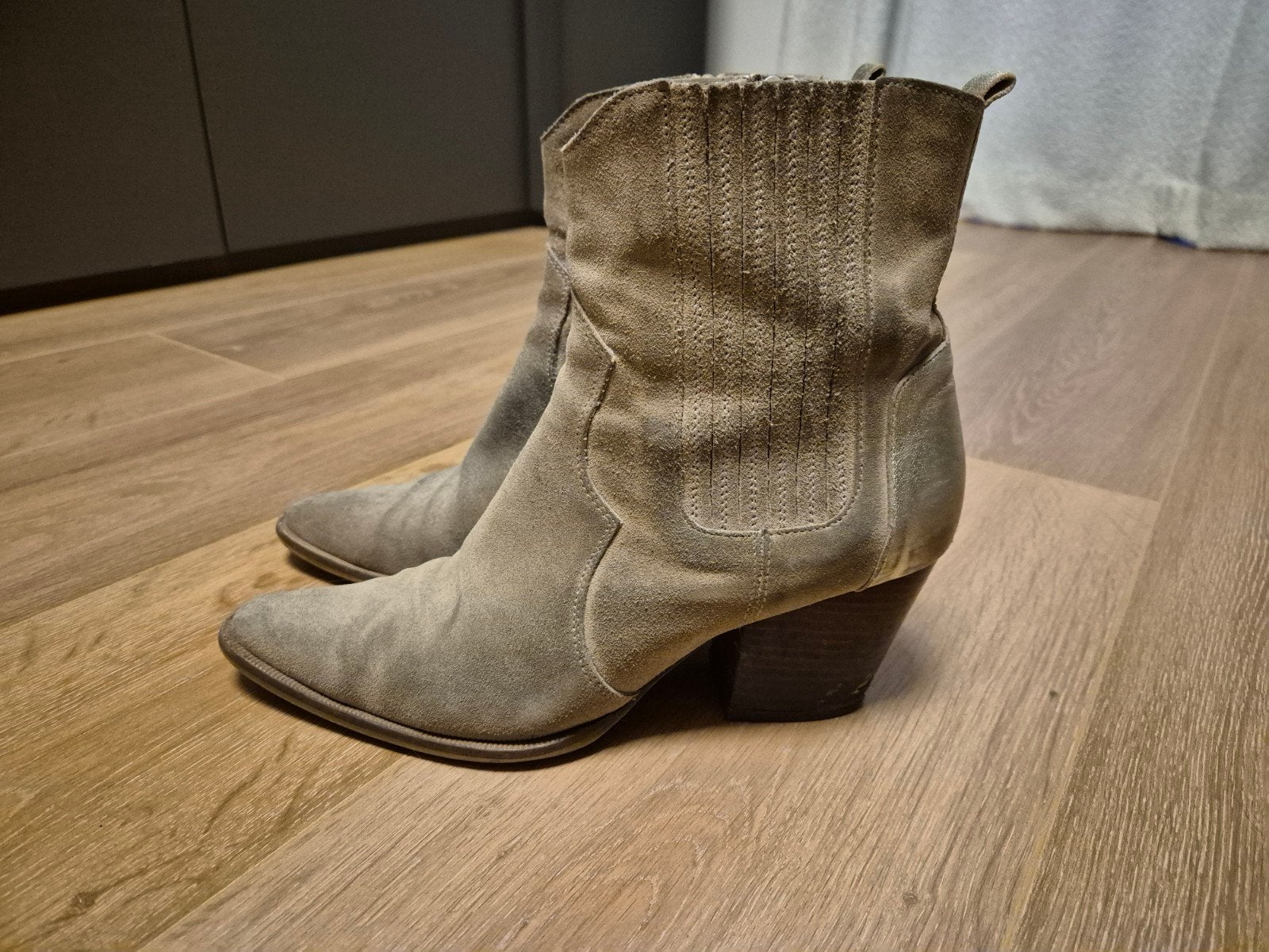 Gedragen cowboylaarzen maat 40, Beige, Lage of Enkellaarzen, Ophalen of Verzenden, Gedragen