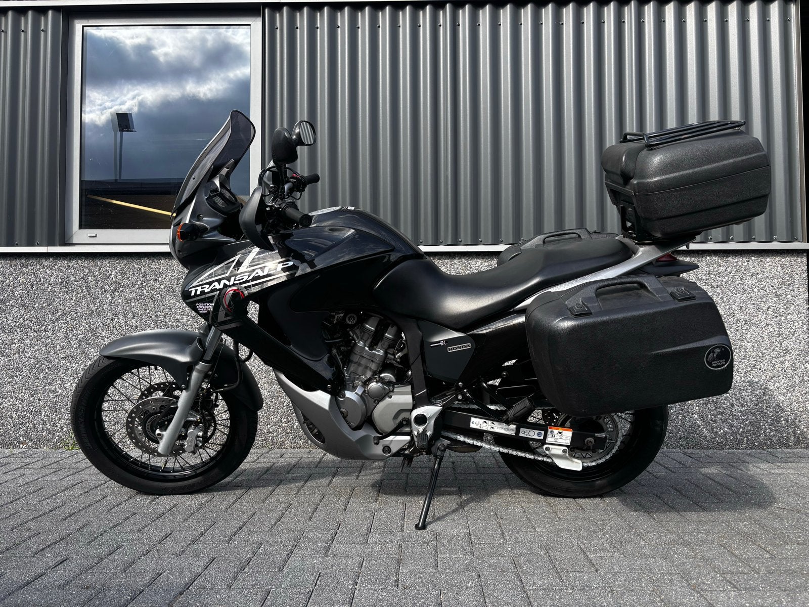 Honda Transalp met 3-delige kofferset en handvatverwarming, 700 cc, 2 cilinders, Occasion, Motorrijbewijs A