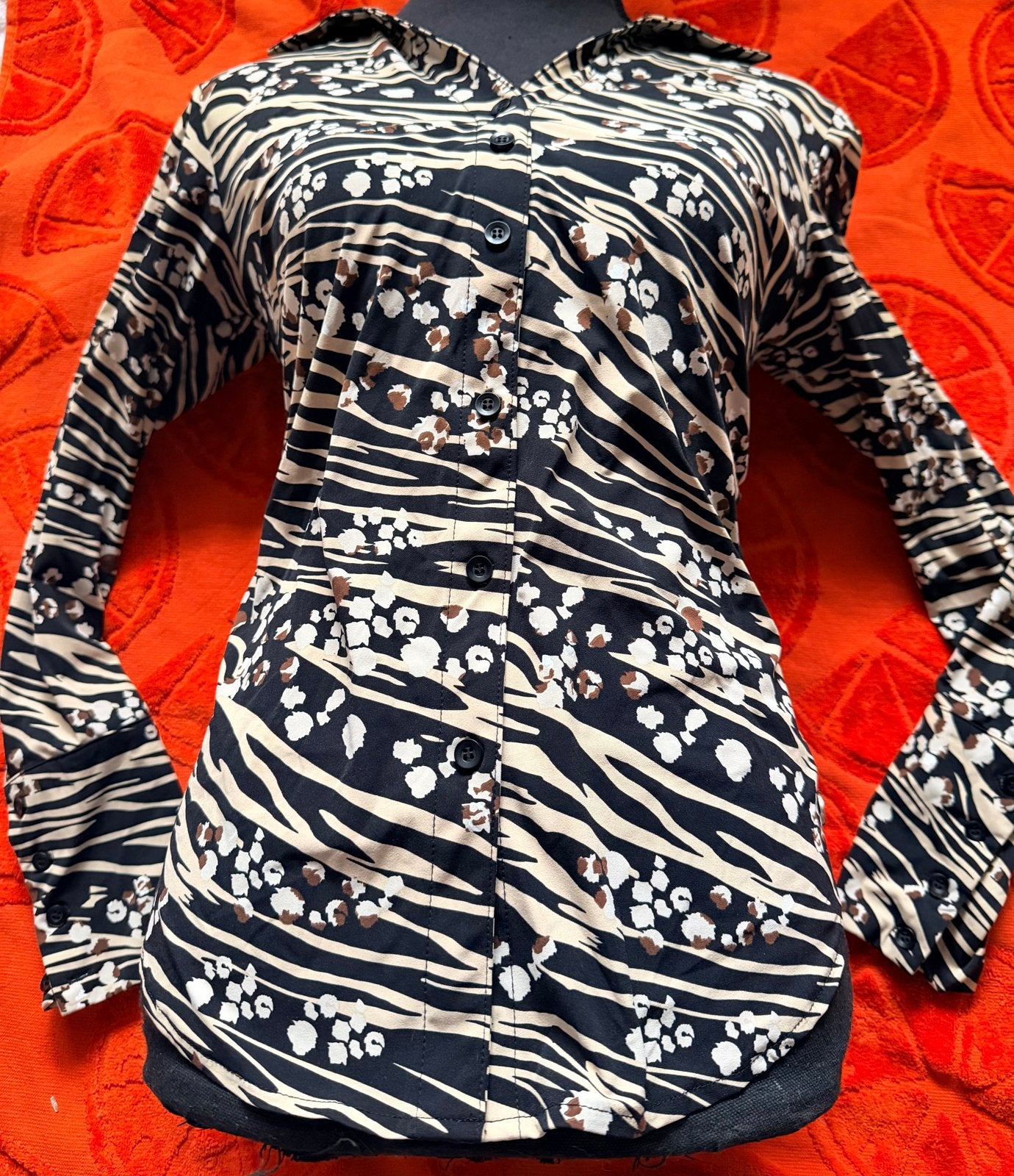 Nagenoeg nieuwe blouse met travel-achtige stof. Maat M., Kleding | Dames, Blouses en Tunieken, Ophalen of Verzenden, Zo goed als nieuw