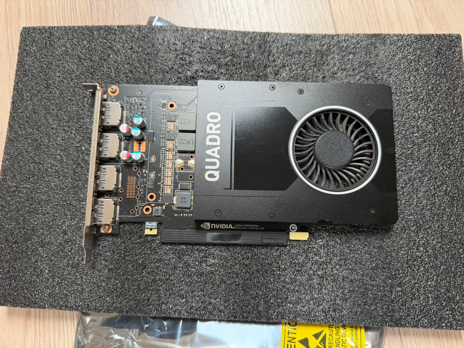 PNY Nvidia Quadro P2200 5gb, Gebruikt, DisplayPort, Ophalen of Verzenden, GDDR5
