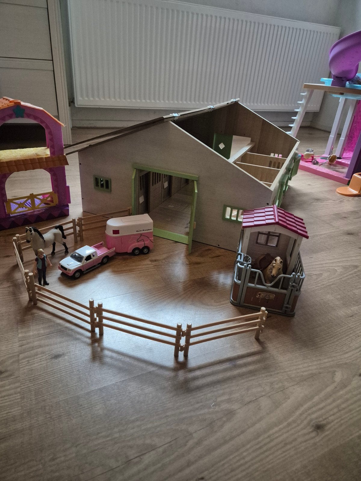 Grote Schleich paardenstal met accessoires, Kinderen en Baby's, Ophalen of Verzenden, Gebruikt, Jongen of Meisje