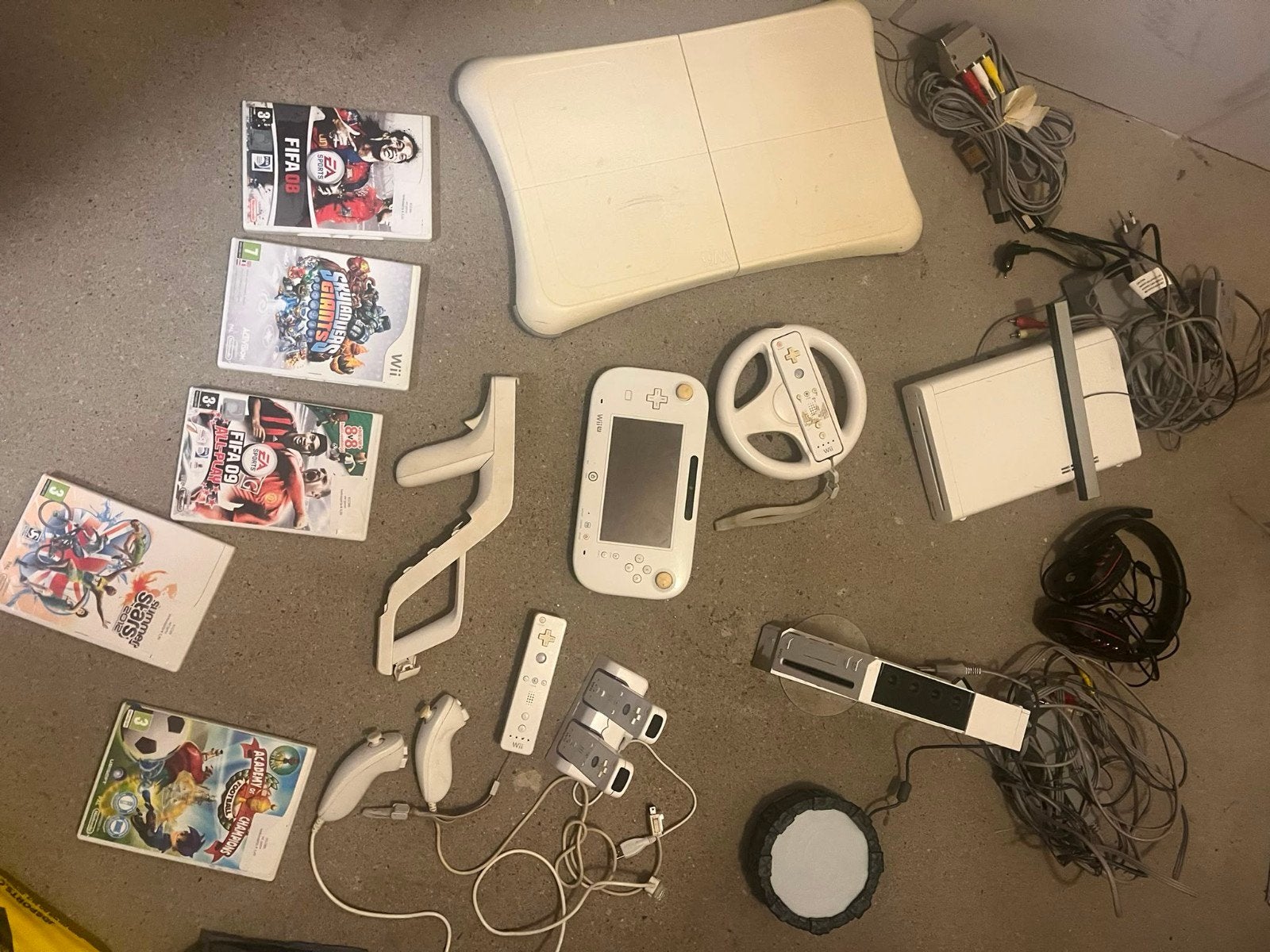 Wii en Wii U bundel met games en accessoires, Ophalen, Gebruikt, Met 3 controllers of meer, Met games