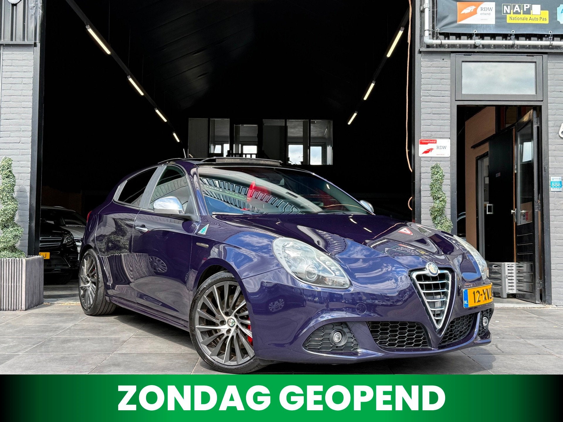 Alfa Romeo Giulietta 1.7 TBi Quadrifoglio Verde|Pano|Novitec, Auto's, Euro 5, Gebruikt, 4 cilinders, Met garantie (alle)