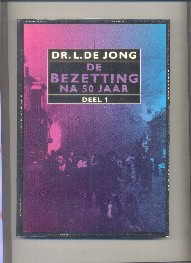 Dr. L de Jong - De Bezetting Deel 1-2-3., Boeken, Verzenden, Zo goed als nieuw