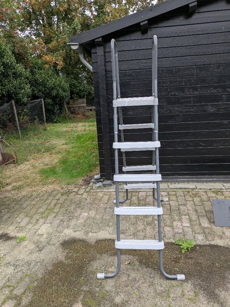 Foto 2 van Zwembadtrap
