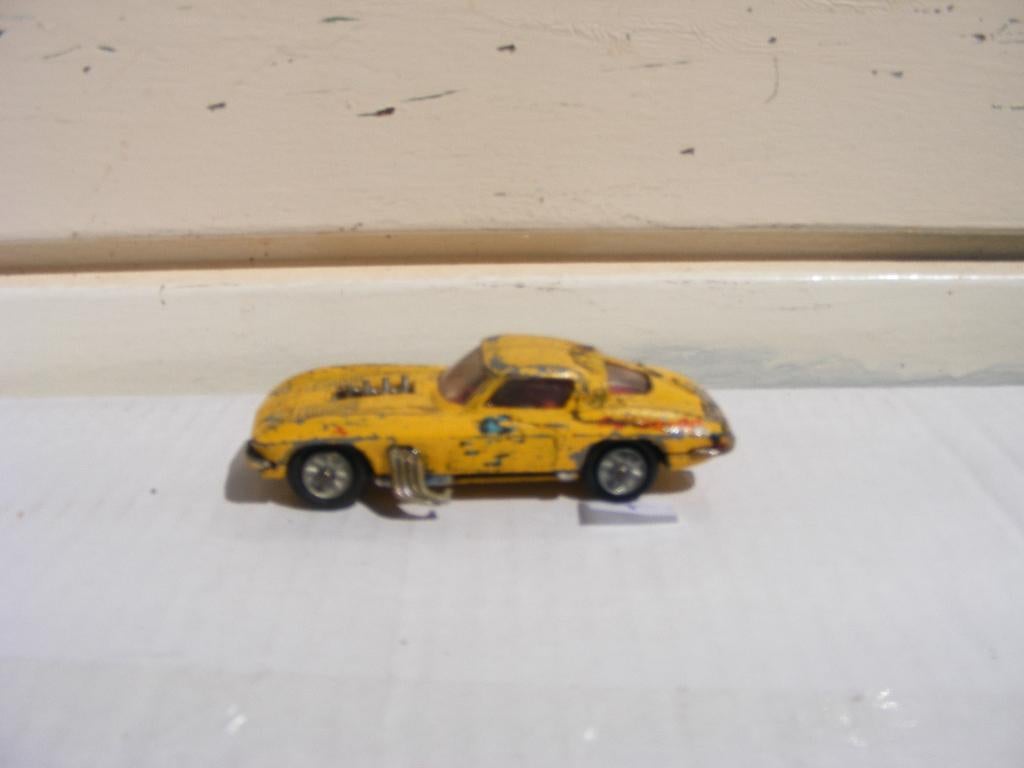 Chevrolet corvette stingray,corgi toys , 1/43 lazy bones (1), Ophalen of Verzenden, Gebruikt, Auto, Corgi