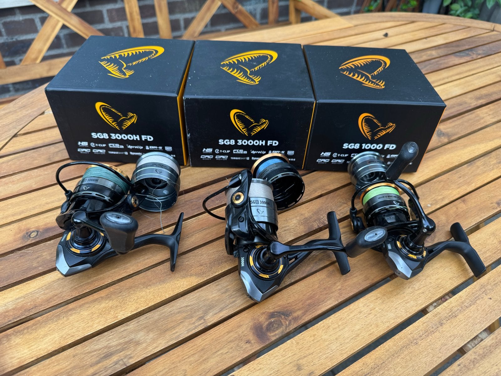 Set van 3 savage gear sg8 3000H FD en 1000 FD vismolens, Ophalen of Verzenden, Gebruikt, Molen