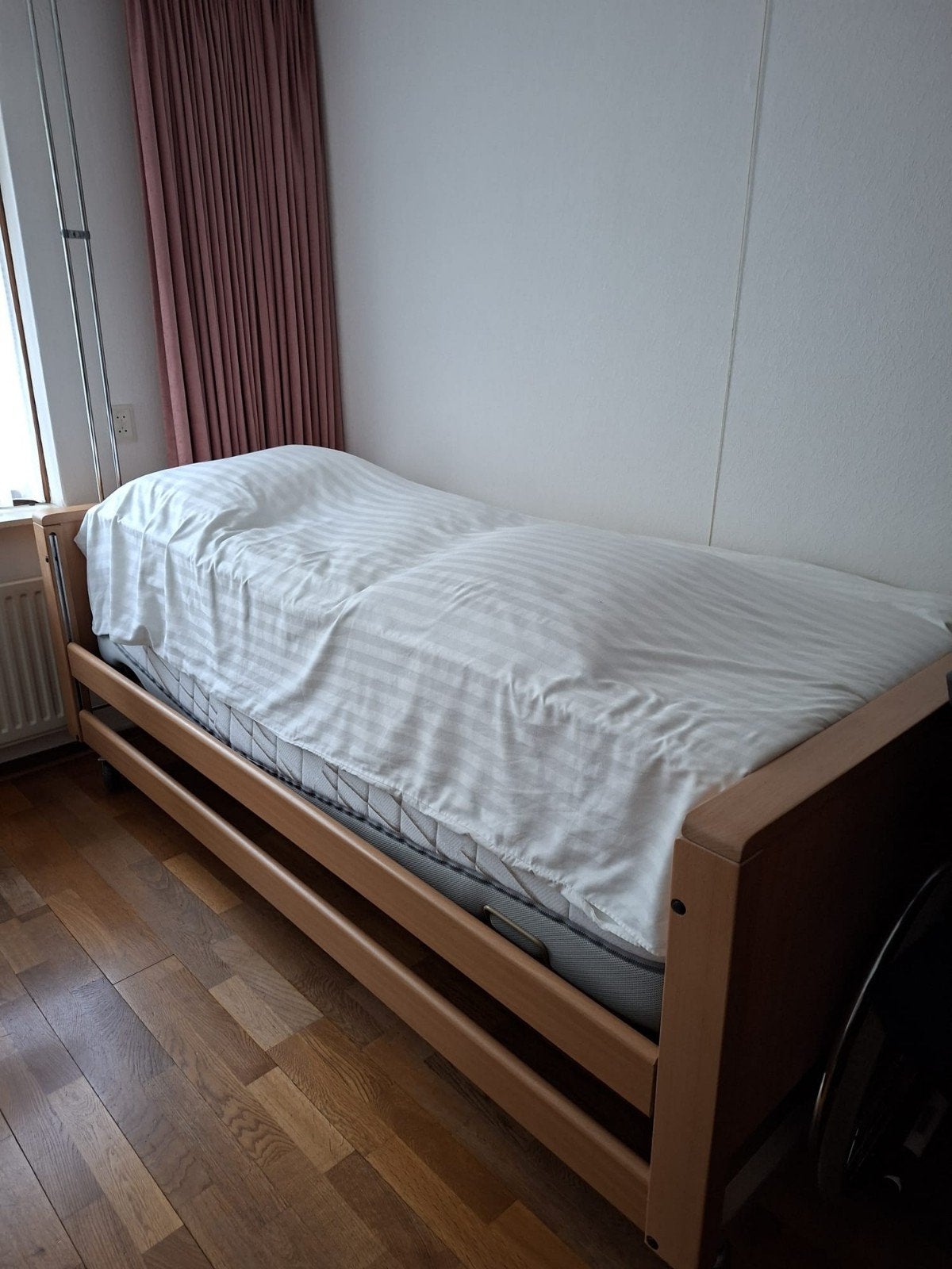 Hoog-laag bed met papagaai, zo goed als nieuw, Ophalen