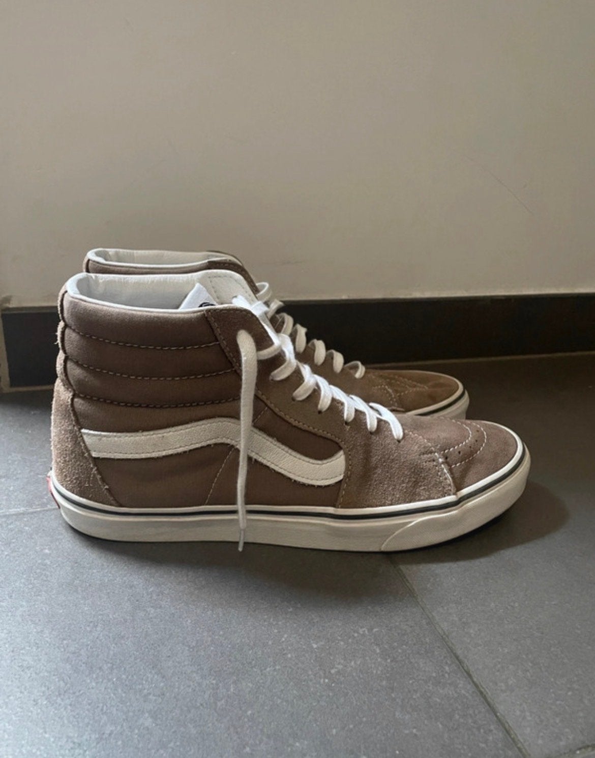 Vans Sk8-Hi Sneakers - Bruin Suède, Kleding | Dames, Schoenen, Ophalen of Verzenden, Gedragen, Bruin, Sneakers of Gympen