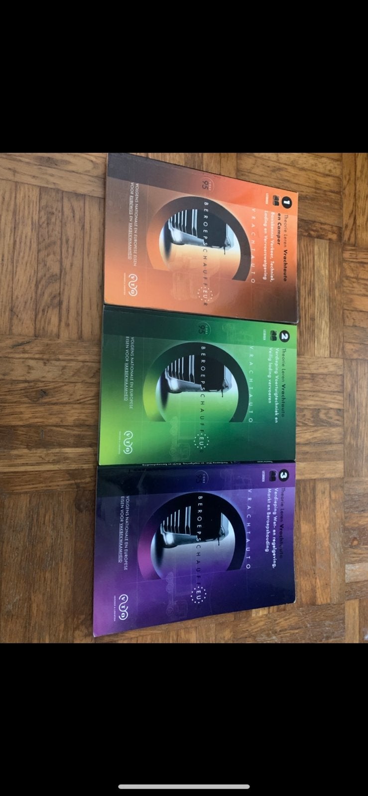 Theorieboeken vrachtwagen deel 1,2 en 3., Boeken, Ophalen of Verzenden, Beta, Zo goed als nieuw, MBO