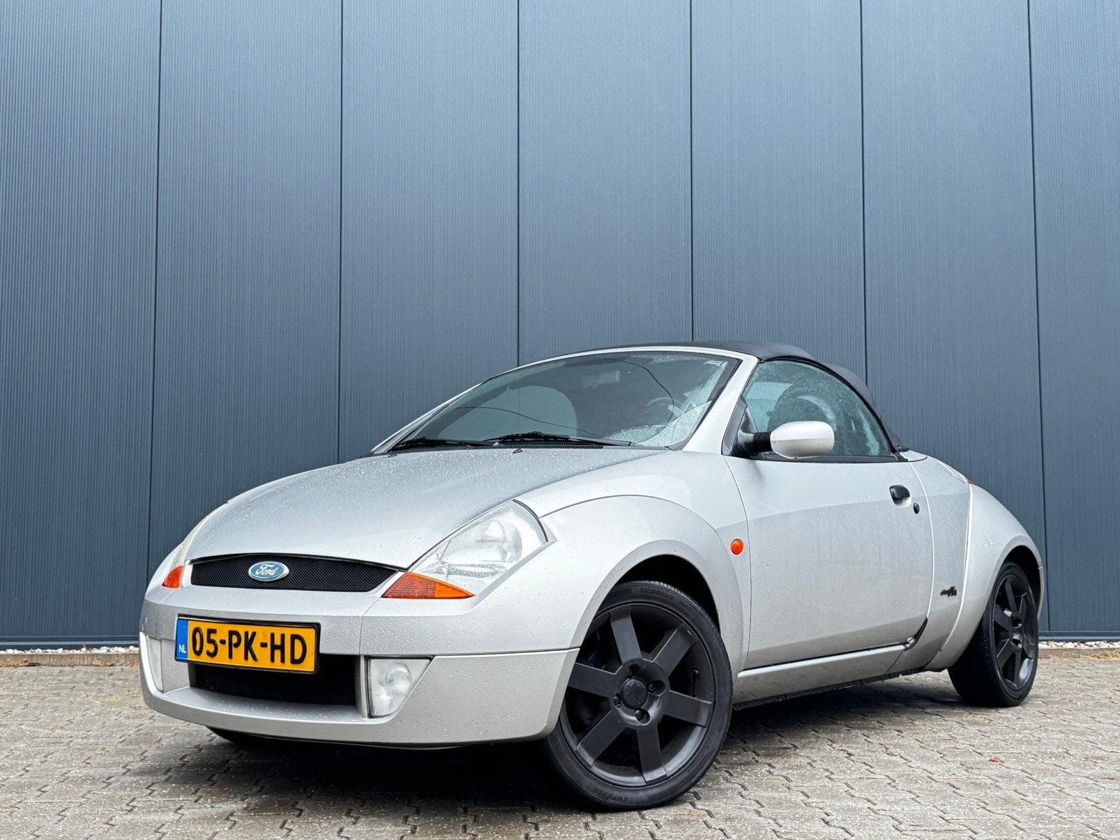 Ford Ka 1.6 Streetka Futura 2004 AIRCO | CABRIO | APK, Auto's, 40 €/maand, Bedrijf, Handgeschakeld, 2 stoelen