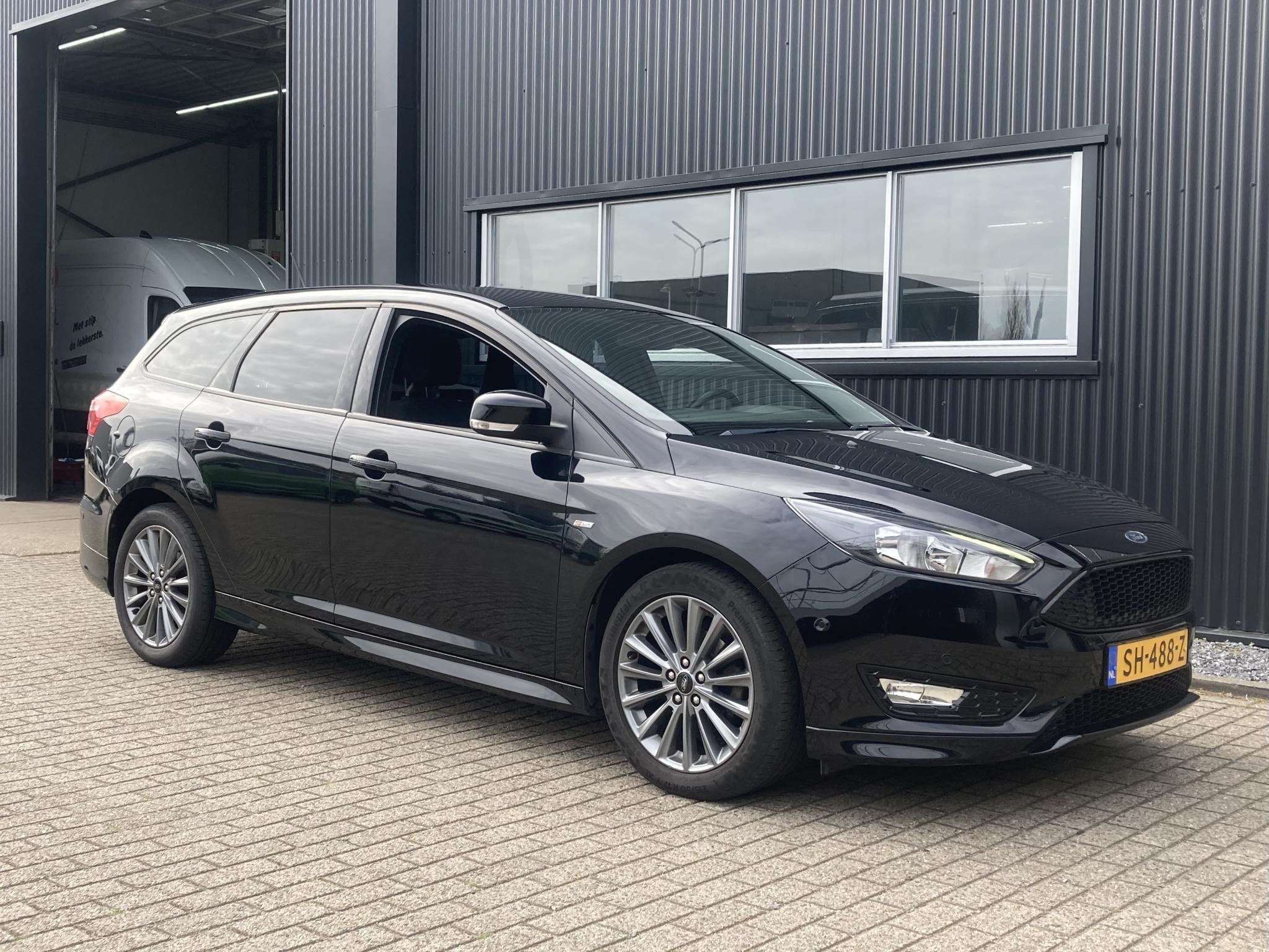 Ford Focus 1.0 Ecoboost 125 pk ST-Line Wagon Navigatie - App, Auto's, Ford, Gebruikt, Zwart, Origineel Nederlands, Handgeschakeld