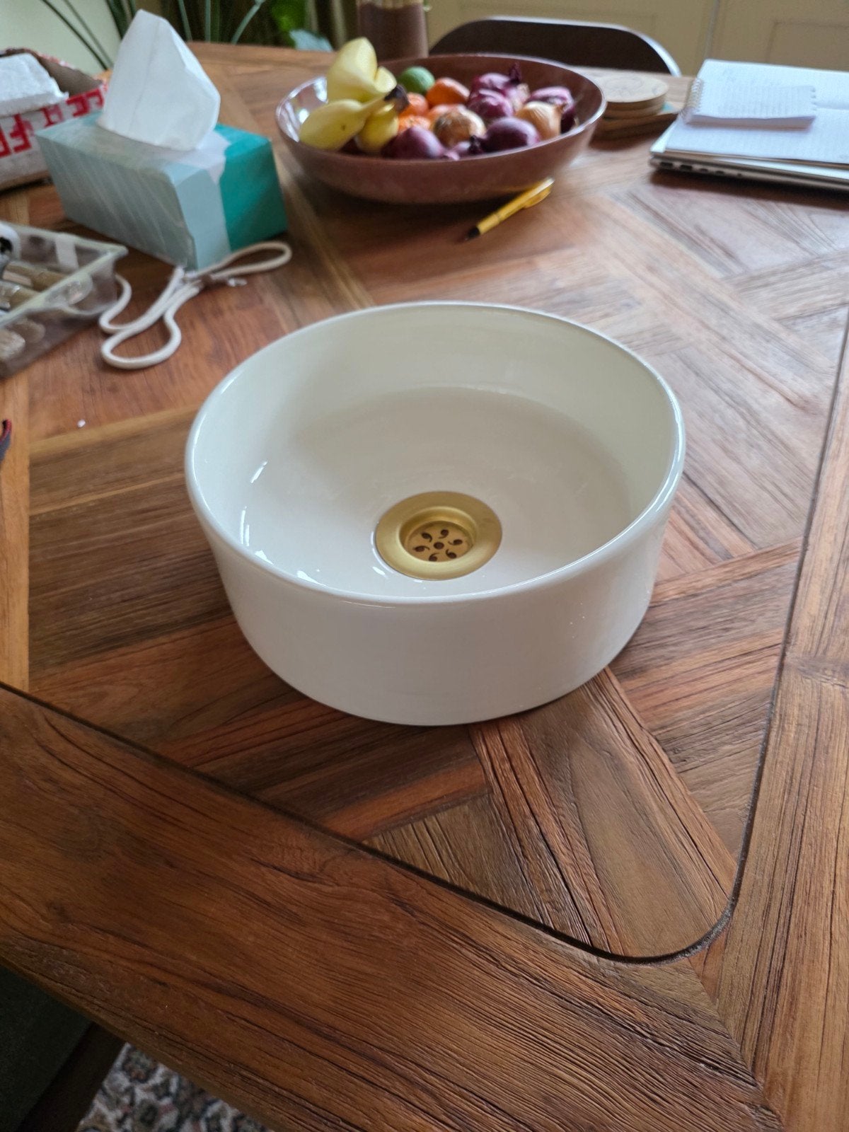 Handgebakken off white waskom keramiek, Ophalen of Verzenden, Zo goed als nieuw, Wit, Overige typen