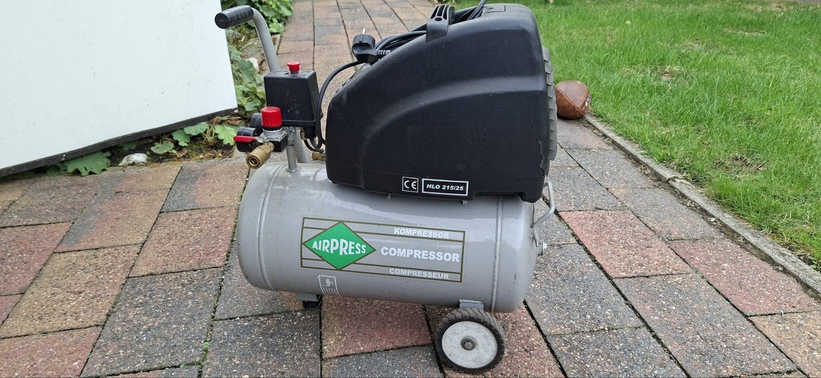 compressor airpress 215-25, Doe-het-zelf en Verbouw, Compressors, Minder dan 25 liter, Ophalen, Gebruikt, Minder dan 200 liter/min