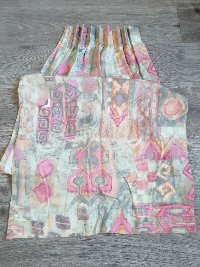 4 smalle vrolijke gordijnen, Ophalen of Verzenden, Gebruikt, Minder dan 50 cm, 150 tot 200 cm