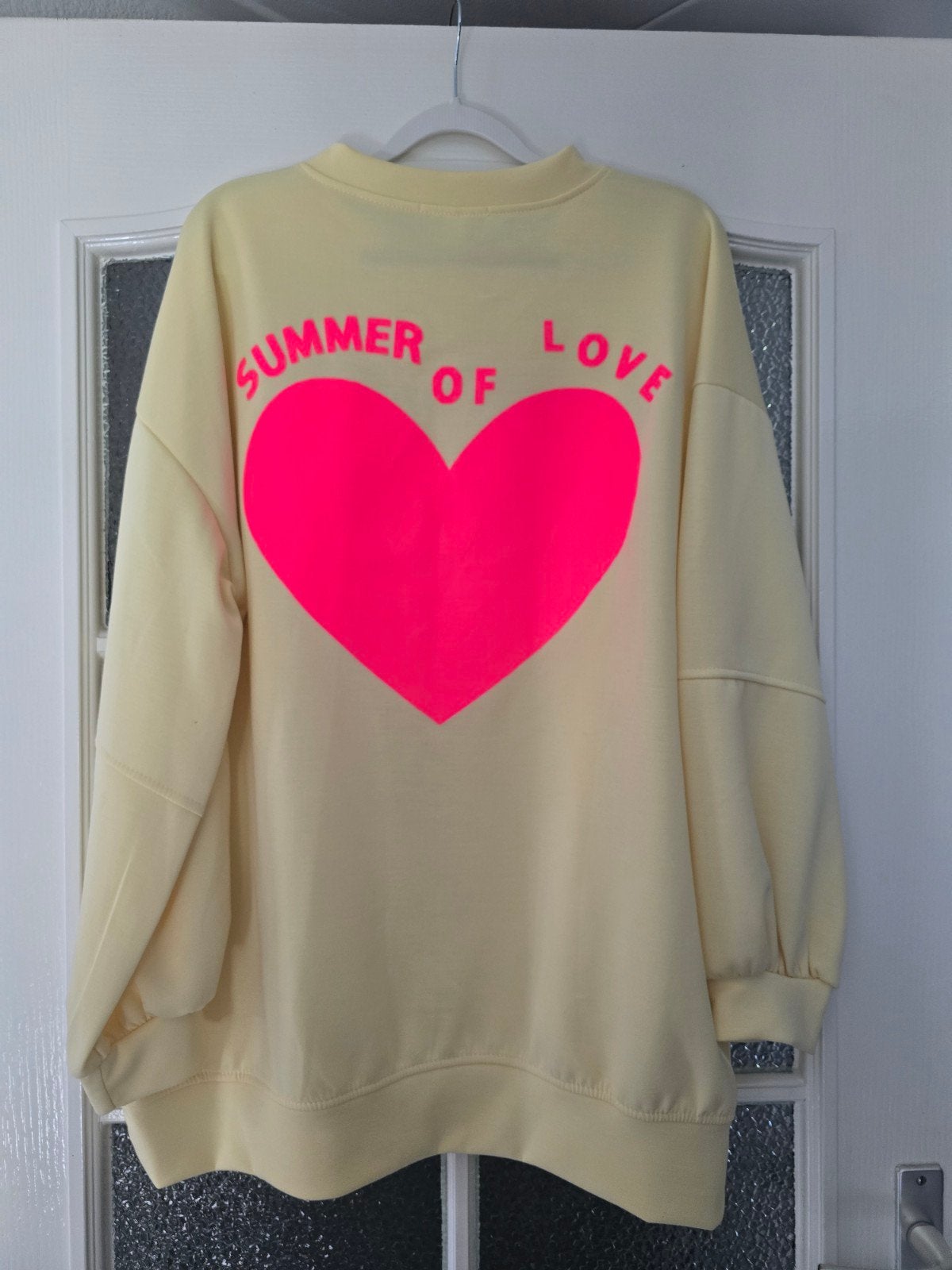 Nieuw trui summer of love geel roze, Kleding | Dames, Truien en Vesten, Ophalen of Verzenden, Nieuw, Roze
