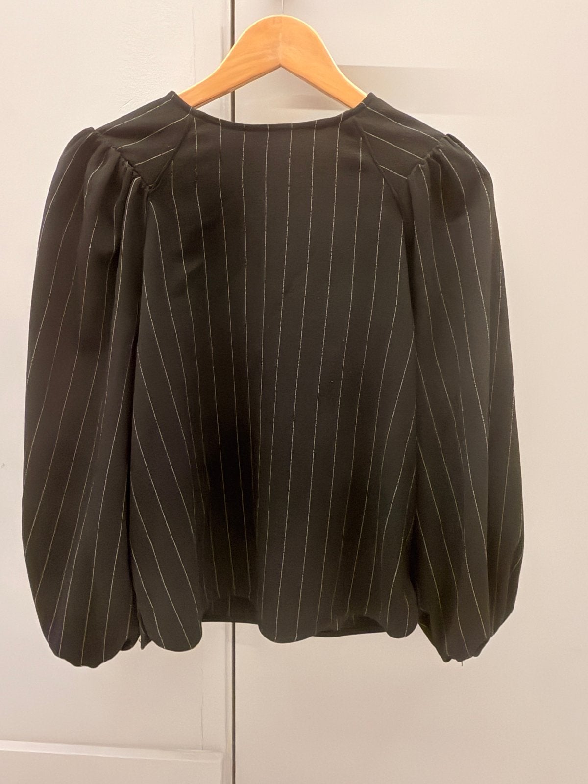 Ganni blouse met streepjes en pofmouwen - Maat 34 (XS), Ophalen of Verzenden, Gedragen, Maat 34 (XS) of kleiner, Zwart