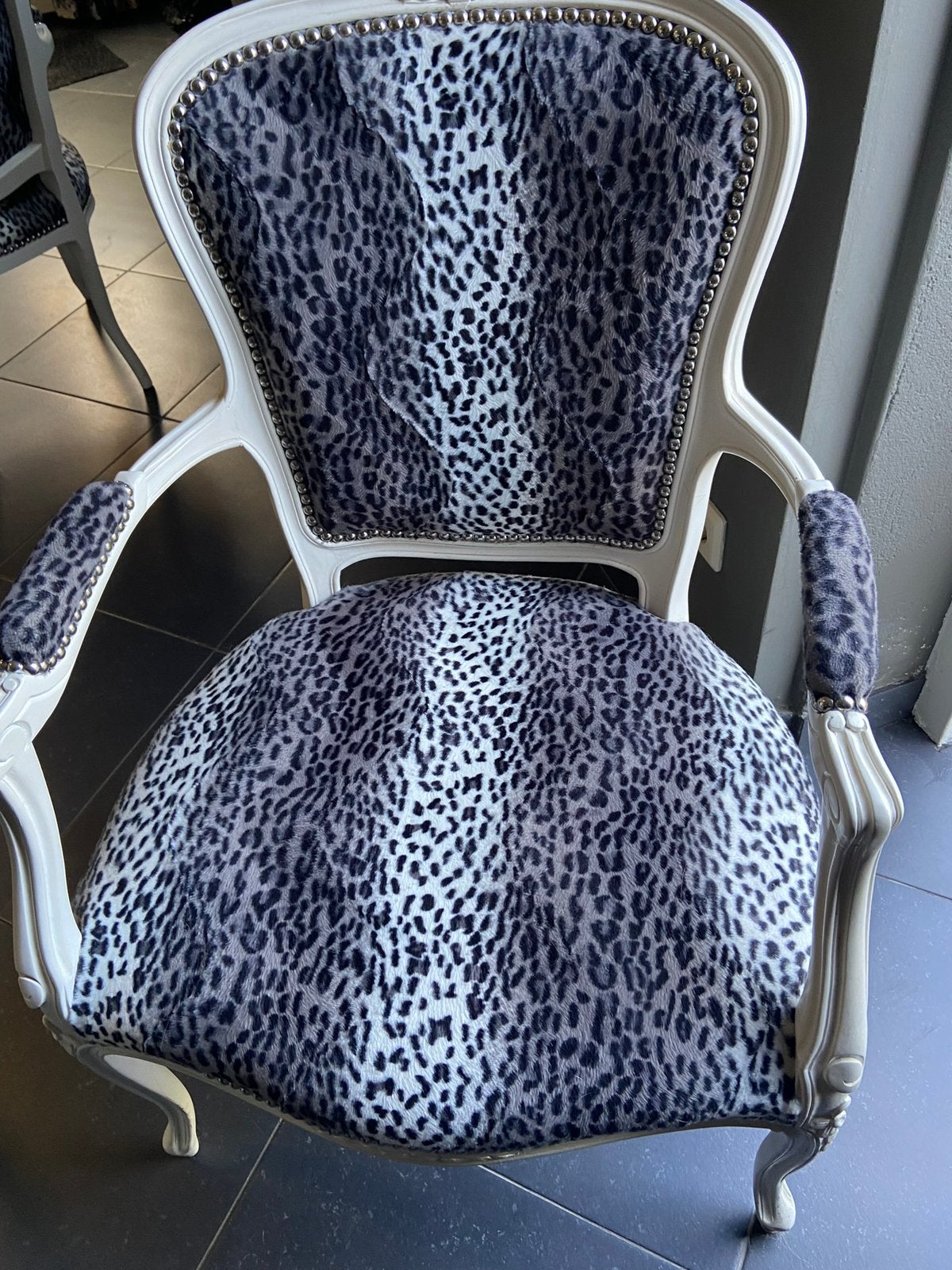 2 vintage fauteuiltjes ,panterprint grijs /wit, Ophalen