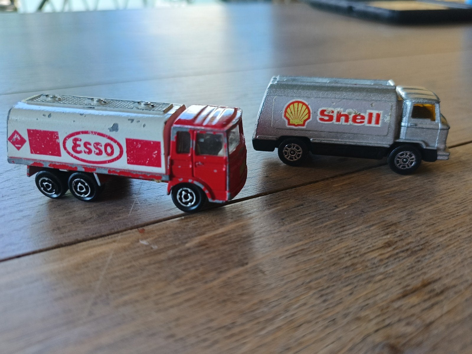 Vintage Majorette en Corgi Juniors tankwagens (2 stuks), Ophalen of Verzenden, Gebruikt