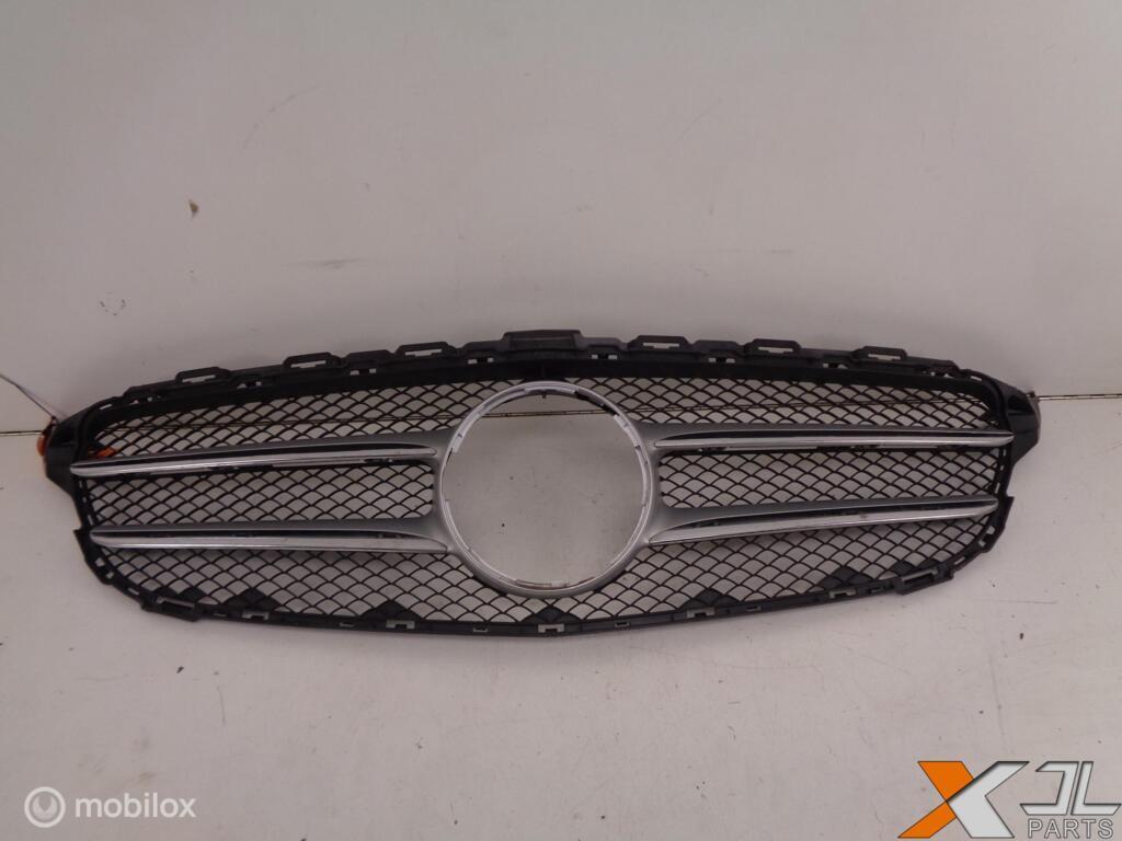 C-KLASSE W205 AMG GRILLE GRIJS A2058800183, Gebruikt, Mercedes-Benz, Ophalen of Verzenden, Mercedes-Benz