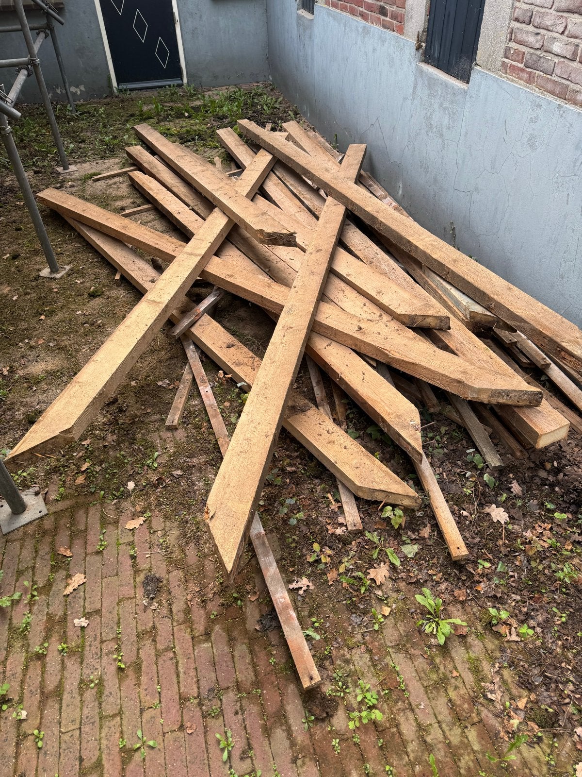 Gratis af te halen: Grote hoeveelheid brandhout, 6 m³ of meer, Ophalen, Overige houtsoorten, Blokken
