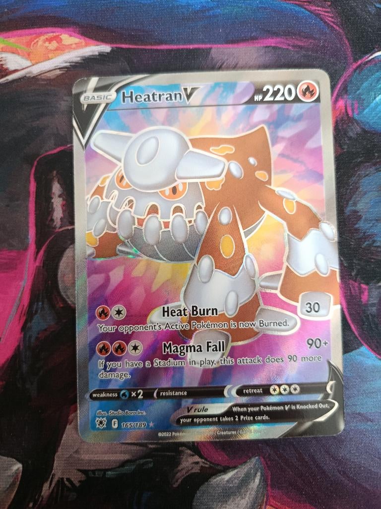 Pokémon kaart Heatran V 165/189 Astral Radiance, Ophalen of Verzenden, Zo goed als nieuw, Losse kaart, Foil