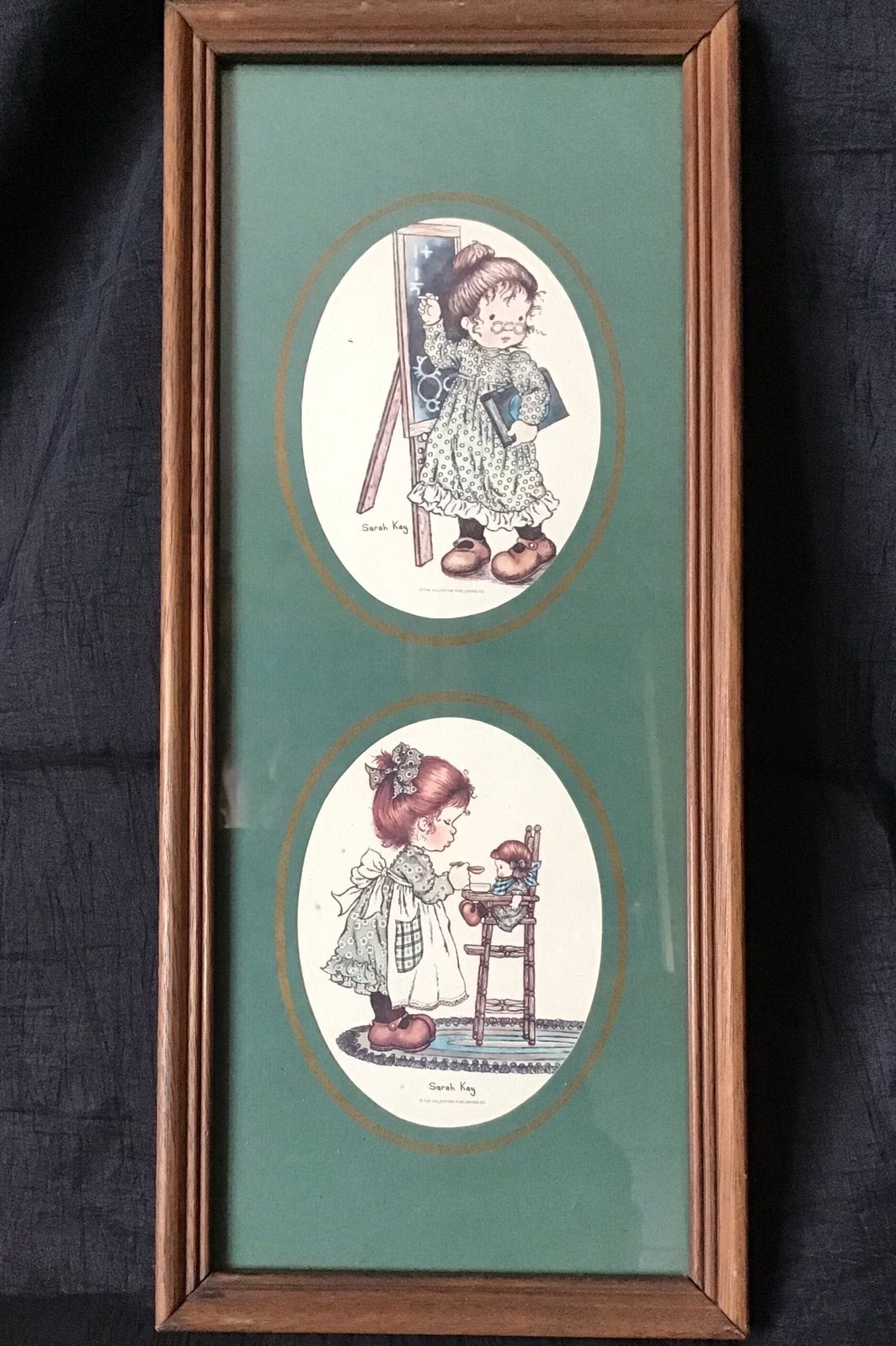 Vintage afbeelding van Sarah Kay in houten lijst  34x14,5 cm, Ophalen of Verzenden