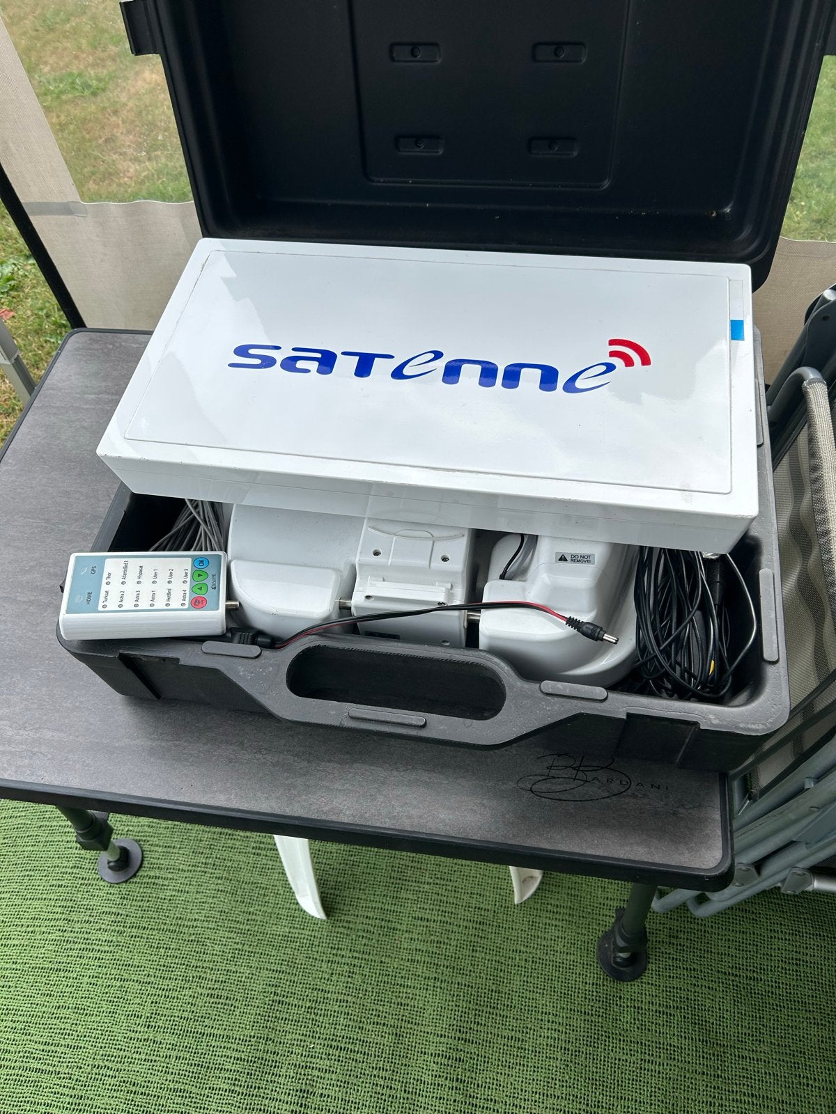 Satellietantenne Snipe met controller, Ophalen of Verzenden, Zo goed als nieuw